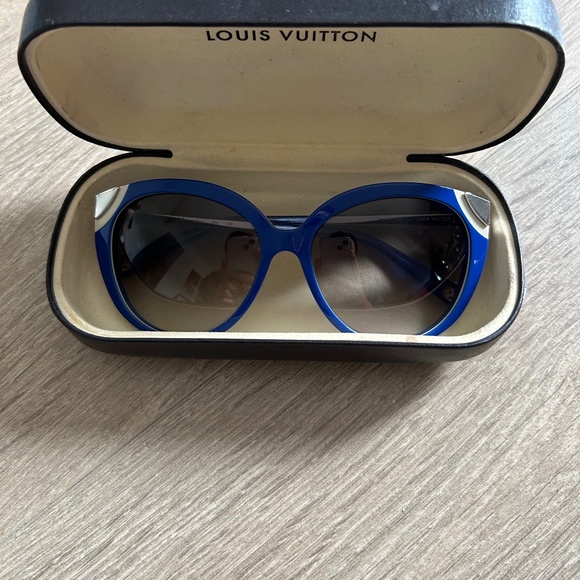 Louis Vuitton Sunglasses - Picture 1 of 6